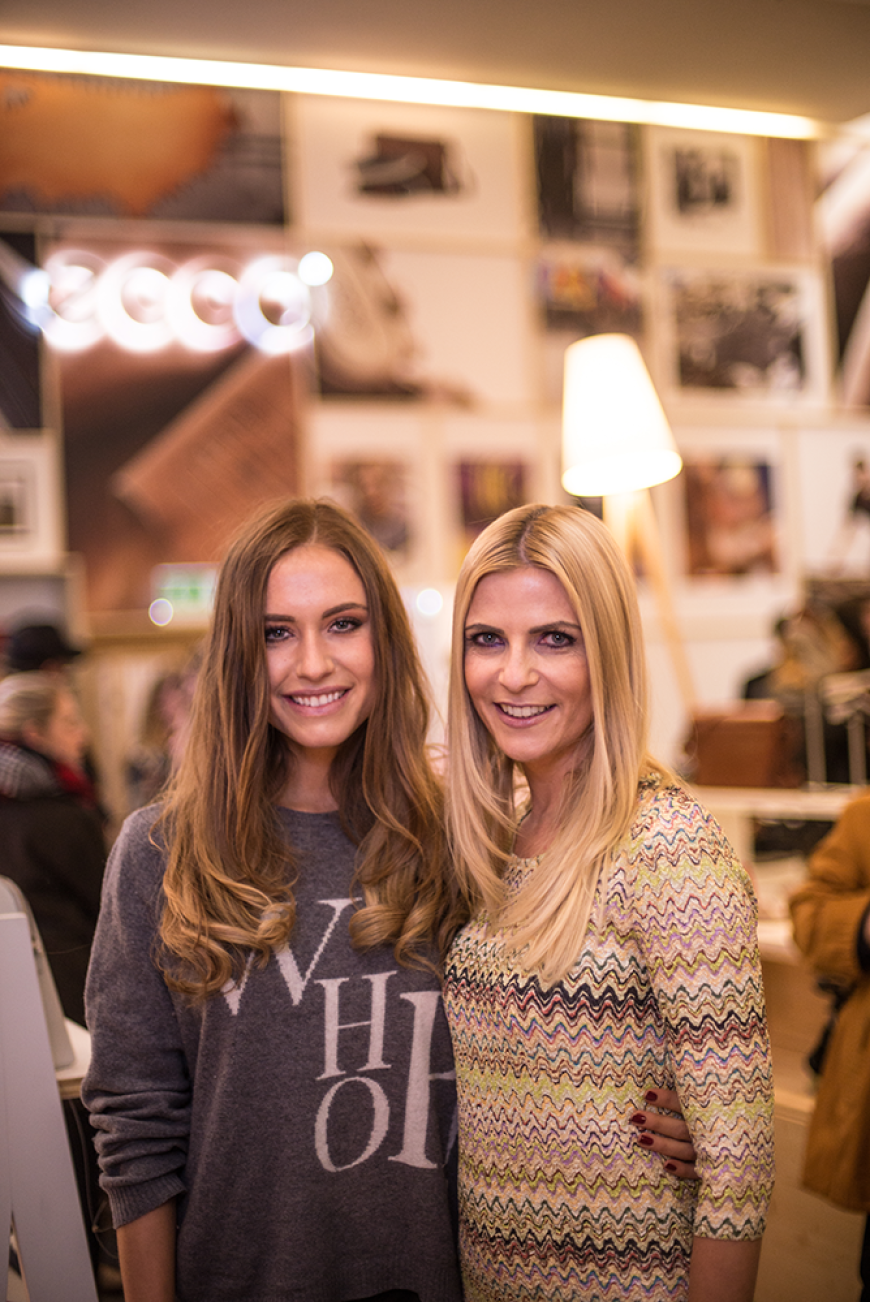 Model Alena Gerber verrät, dass sich hin und wieder auch mal Zigaretten in ihrer Handtasche verstecken