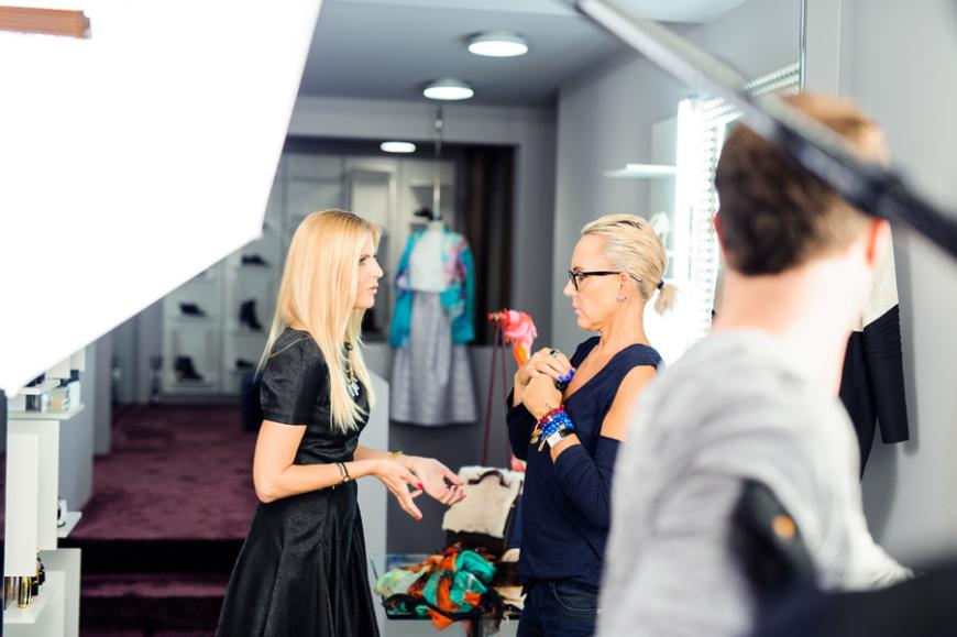 Lagebesprechung beim INfashion-Dreh