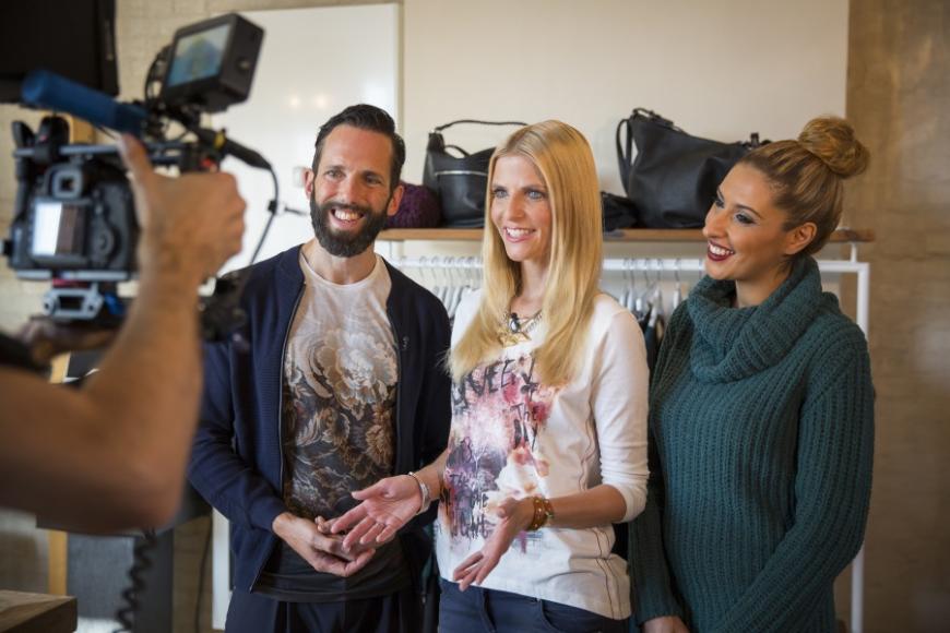 Gemeinsam mit Stylist Marcello Concilio suchen Tanja und Senna das perfekte Herbstoutfit