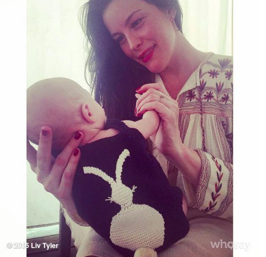 Ein süßer kleiner Osterhase! Liv Tyler zeigt zum ersten Mal ihren Sohn Sailor Gene Gardner.