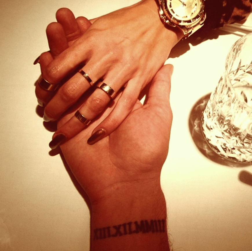 Noch vor knapp einem Jahr zeigt sich das Model Hand in Hand mit ihrem Mann.