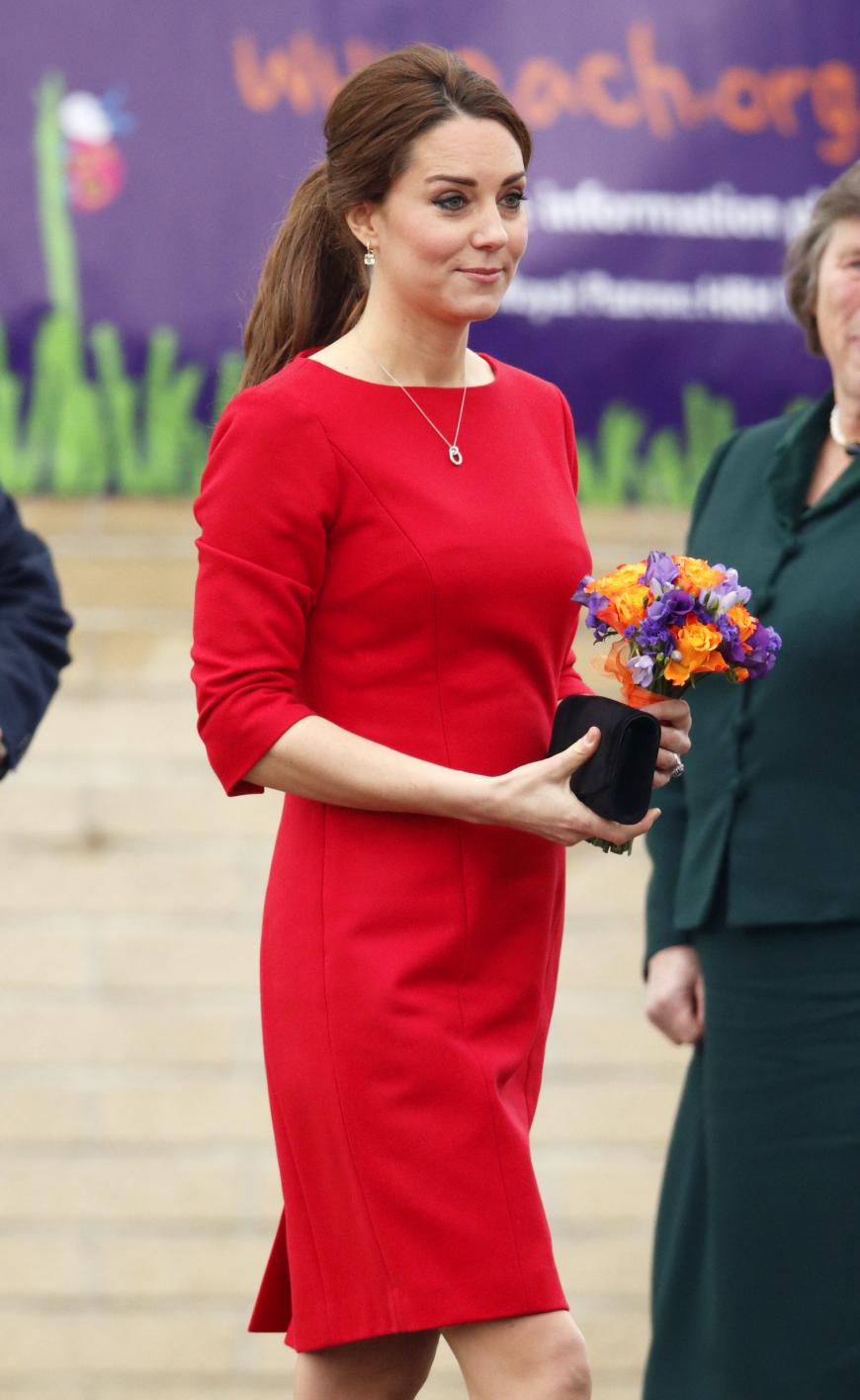 Ein Babybäuchlein war in dem knalligen Katherine-Hooker-Kleid noch nicht zu sehen.