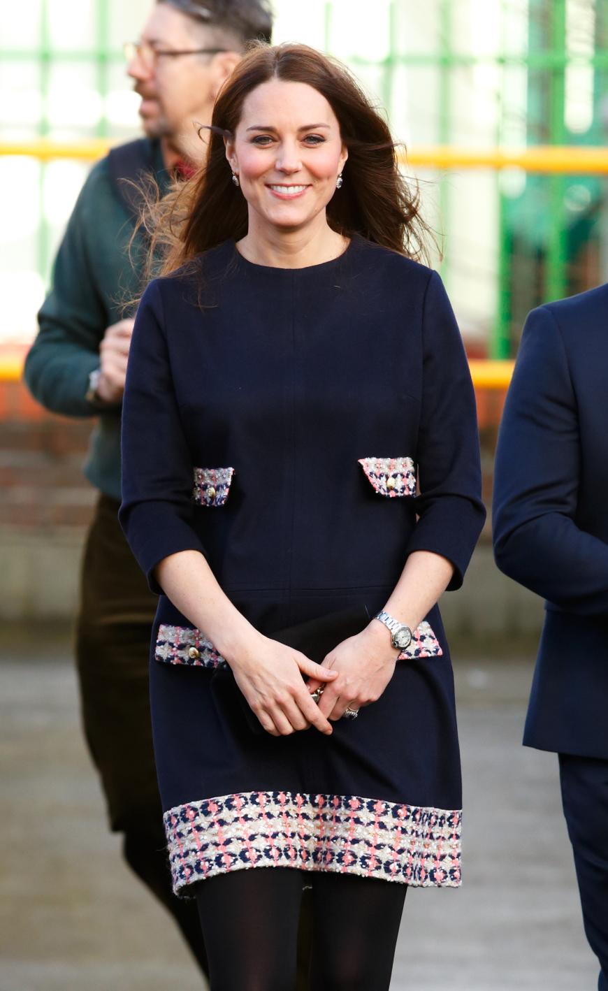 Da zwickt und zwackt nichts! Die Duchess mag es bequem und will doch nicht auf moderne Schnitte und Farbkombinationen verzichten. Kleid von Madderson London.