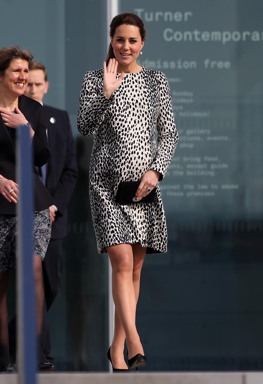 Leo-Love! Kate ist bekannt dafür, ihre Kleider zu mehreren Events zu tragen - so auch das Hobbs Kleid mit Animal-Print.