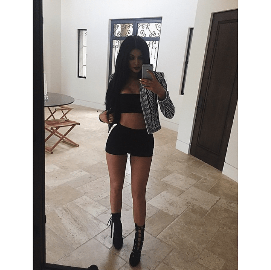 Kylies gewagtes Outfit: Mit Hotpant und Bustier-Top feierte sie bei der Opening-Ceremony und Calvin-Klein-Jeans-Launch-Party im