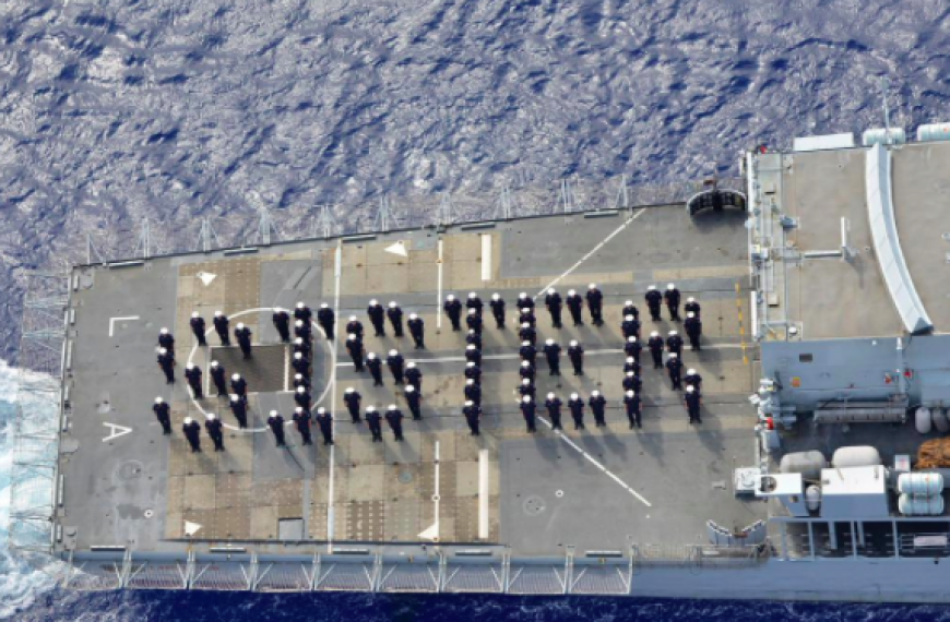 Die Royal Navy gratuliert mit dem Wort