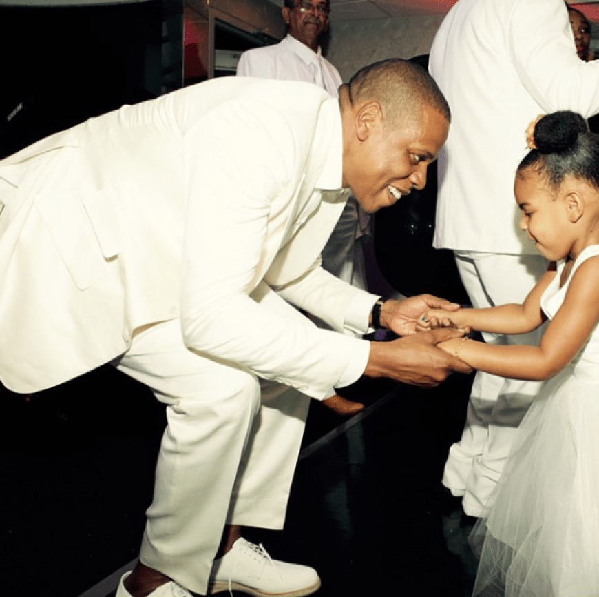 Eigentlich ist Beyoncé die große Tänzerin der Familie, aber Blue Ivy Carter lernt die Tanzschritte viel lieber von ihrem Daddy Jay-Z.