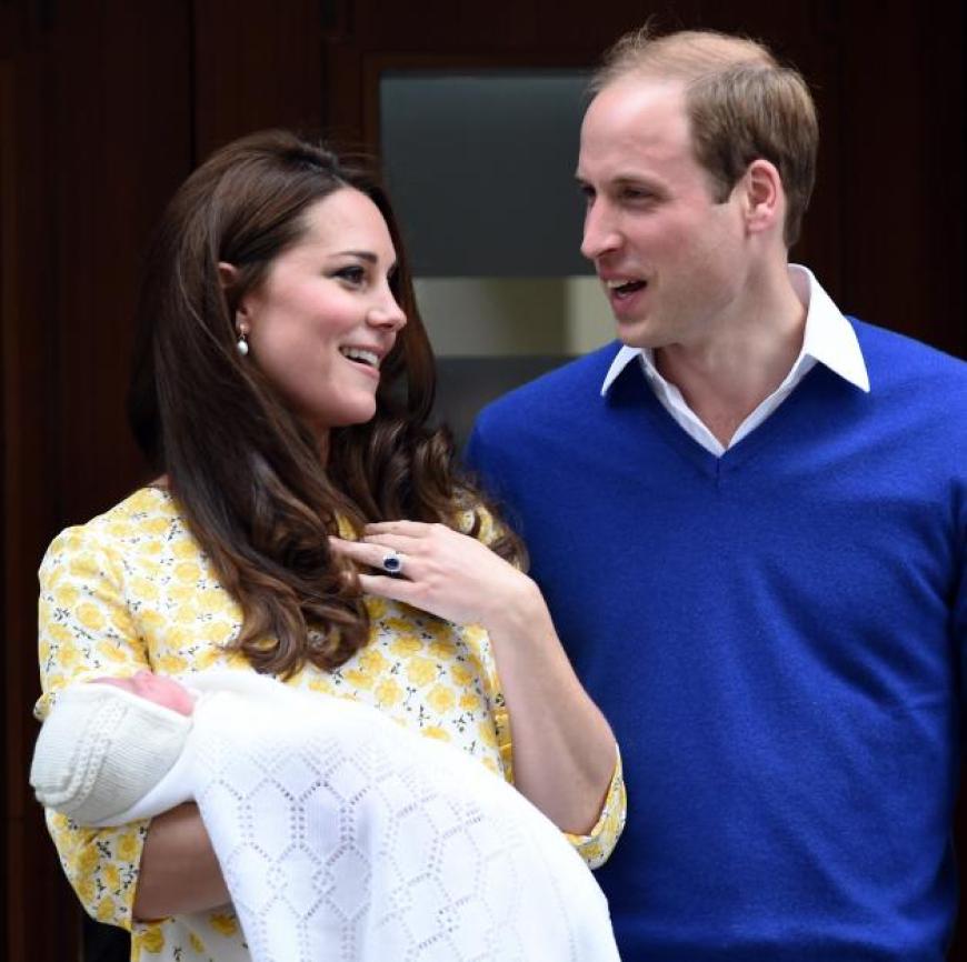 Nur wenige Stunden nach der Geburt des Mädchens präsentierten Prinz William und Herzogin Kate bereits ihren zweiten Nachwuchs.