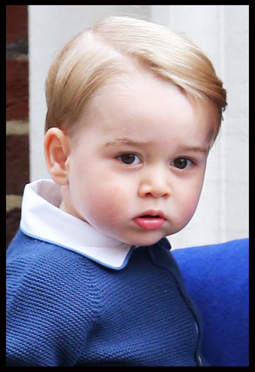 Kleiner Prinz ganz groß! Wie der kleine George schon gewachsen ist, zeigte sich, als seine kleine Schwester der Weltöffentlichkeit präsentiert wurde.