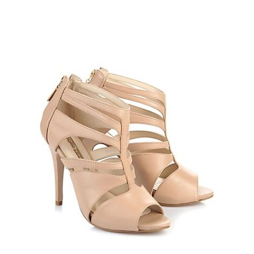 Perfekt auch zu kürzeren Hochzeitskleidern: Sandalette in nude von Buffalo aus Leder mit dekorativem Reißverschluss an der Ferse und ca. 1 cm innneliegendem Plateau, ca. 129,90 Euro über Zalando.de