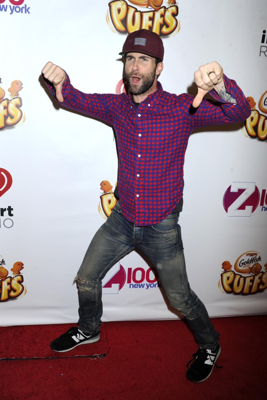 Adam Levine hat sich noch nicht zu der Attacke geäußert.