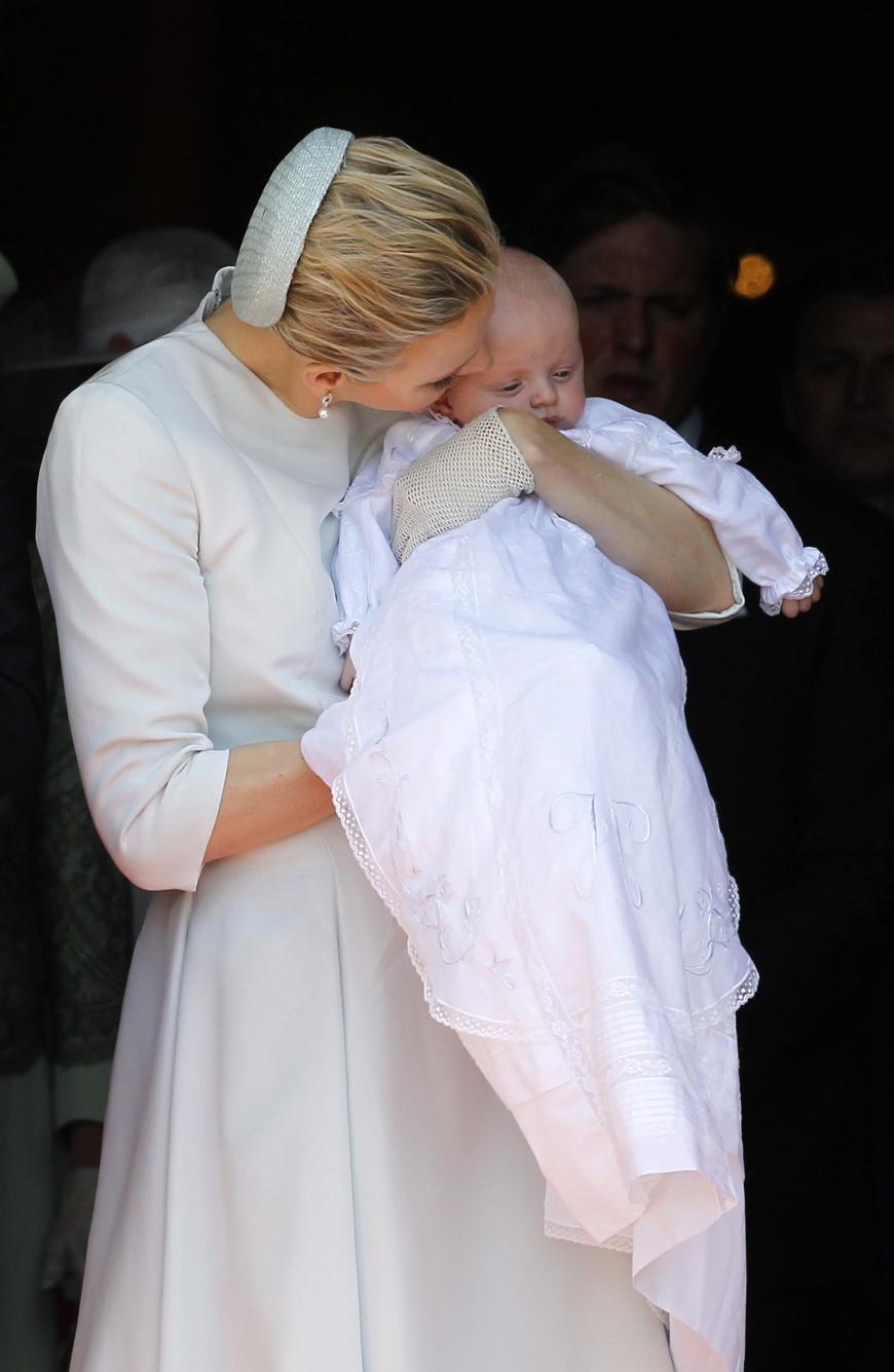 Da kann auch Mama Charlène von Monaco nicht widerstehen.