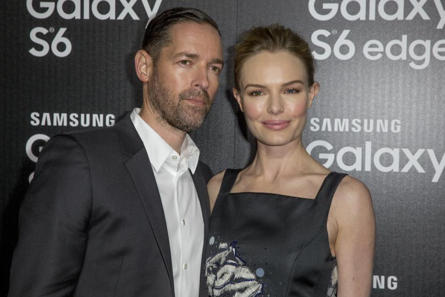 Die Hollywood-Schauspielerin und ihr Mann Michael Polish wollen angeblich ein Baby adoptieren.