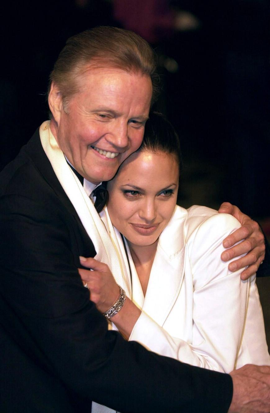 Auch zwischen Angelina Jolie und Papa Jon Voight herrschte immer wieder ein angespanntes Verhältnis.