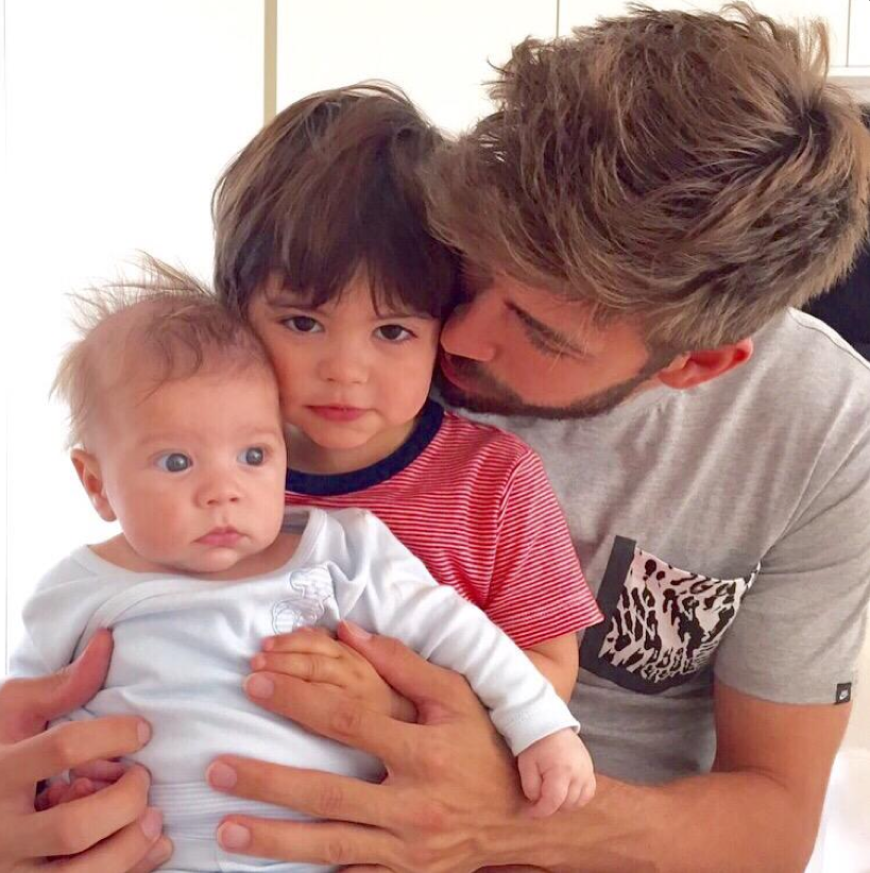 Zuckersüß, diese Familie! Hier der neueste Schnappschuss von Shakiras Männern Sasha, Milan und Gerard Piqué.