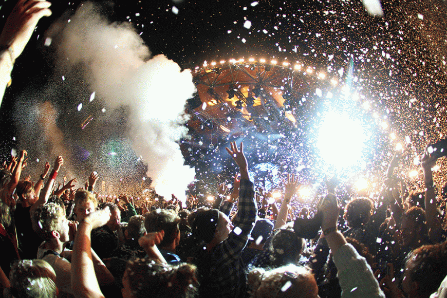 Juni-Zeit = Festival-Zeit! Vom 27.Juni - 4. Juli steigt die ganz große Party beim Roskilde in Dänemark. Das Line Up überzeugt: Paul McCartney, Noel Gallagher’s High Flying Birds, Pharrell Williams, Muse, Kwabs, Kendrick Lamar, Florence + The Machine und viele mehr treten auf. Urlaub nehmen und los geht's! Tickets, ab 260 Euro gibt es HIER.