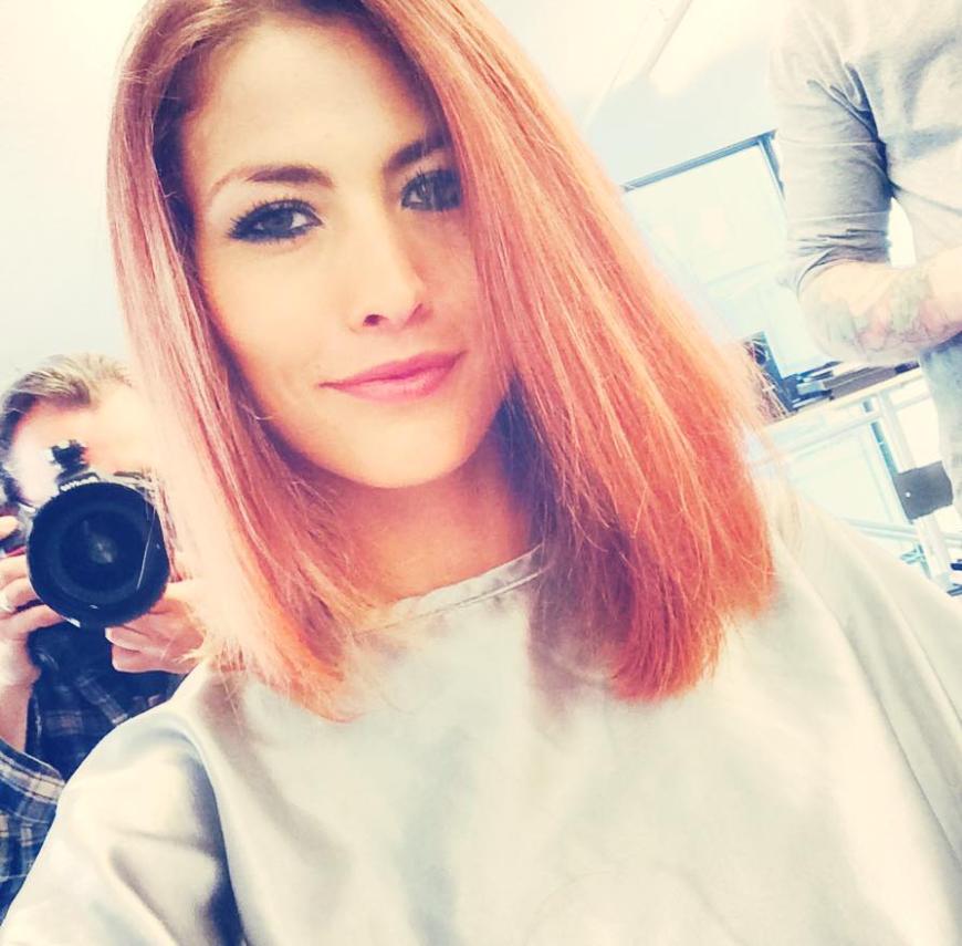 Schnipp, schnapp - Haare ab! Ganze 20 Zentimeter ihrer Haarpracht lässt Fiona Erdmann dran glauben. Stolz postet die Ex-