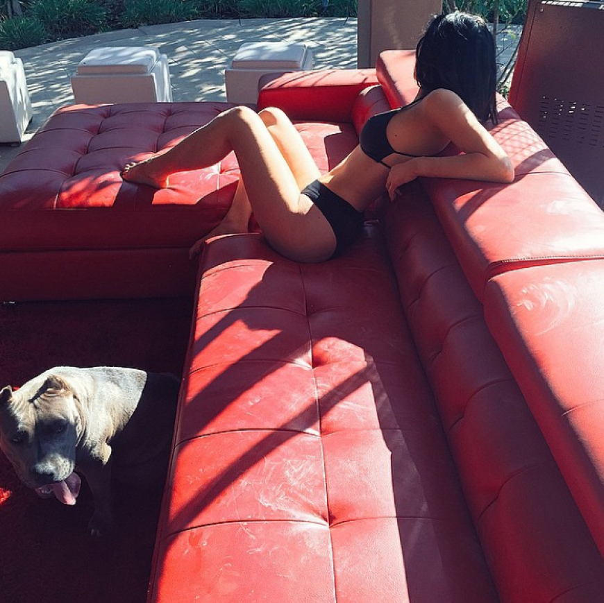 So sieht ein realxter Tag im Garten bei Kylie Jenner aus.