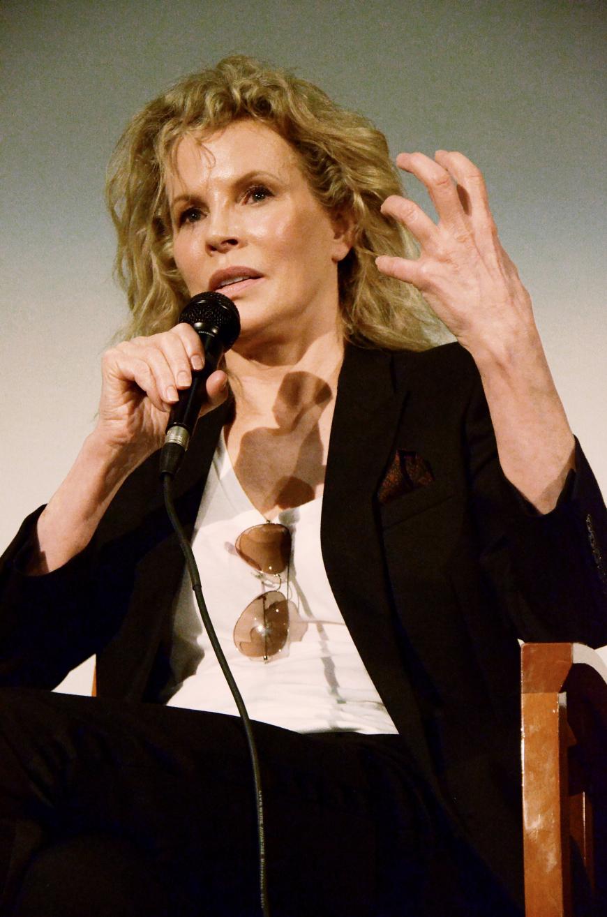 Irgendwie gruselig: Kim Basinger sieht aus wie die Wachsmaske ihres einst so schönen Gesichts.