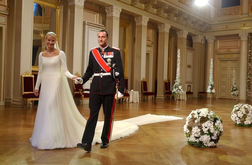Mette-Marit & Kronprinz Haakon von Norwegen heirateten am 25. August 2001.