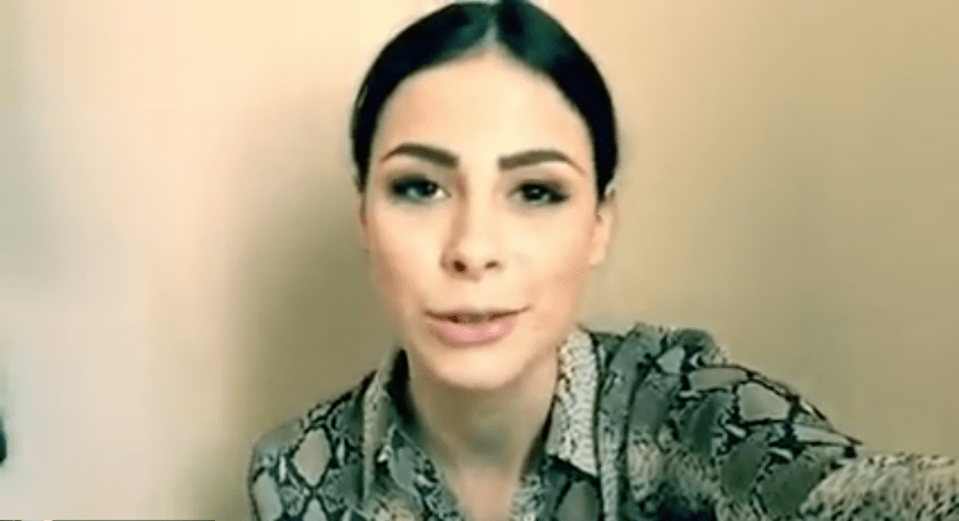 So kennen wir Lena! In ihrem ersten YouTube-Video plaudert sie munter drauf los.
