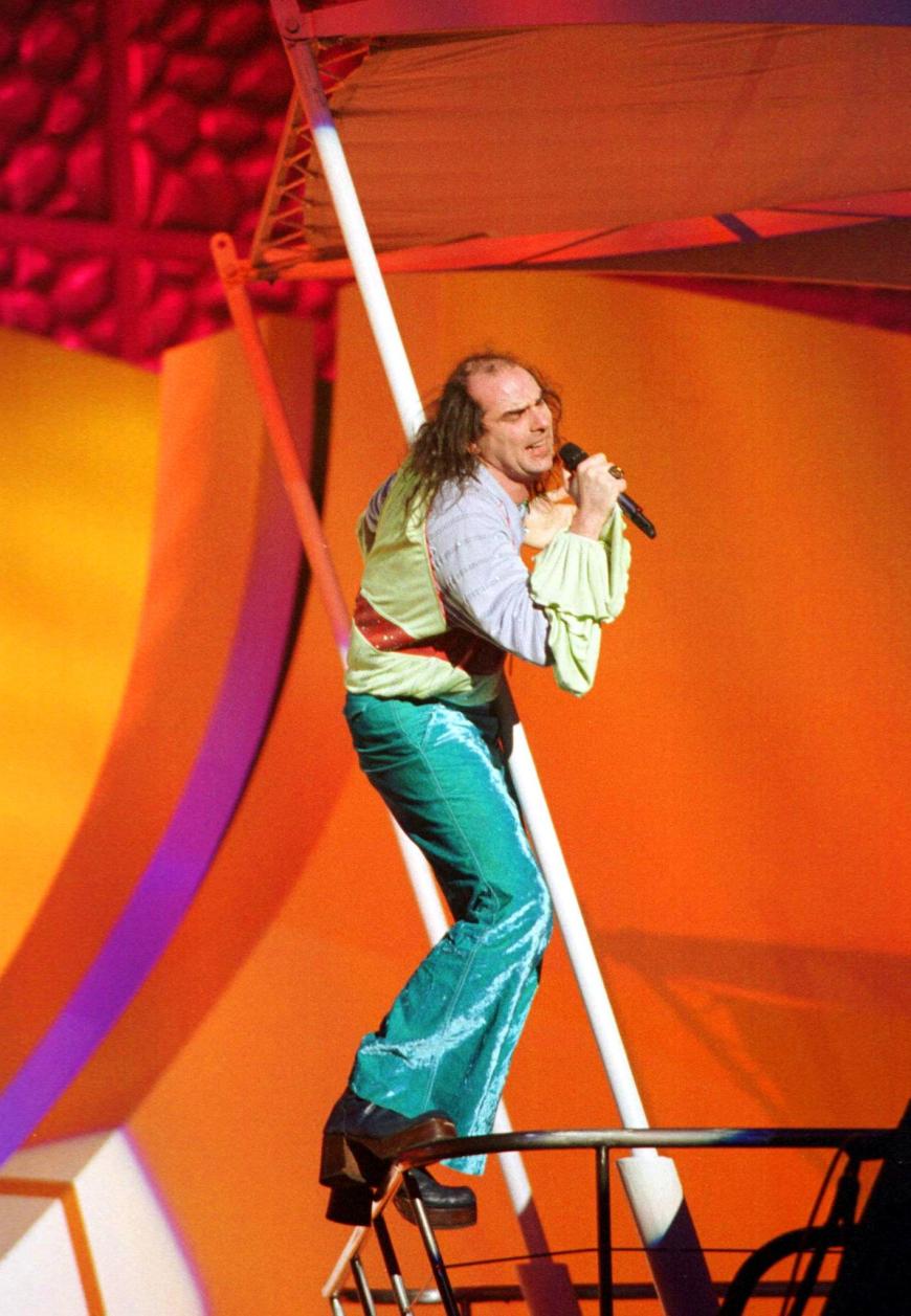 Mit Mandelecken, Halbglatze und 70ies-Kluft zum Erfolg: Guildo Horn und Raab belegten mit dem Scherz-Titel beim