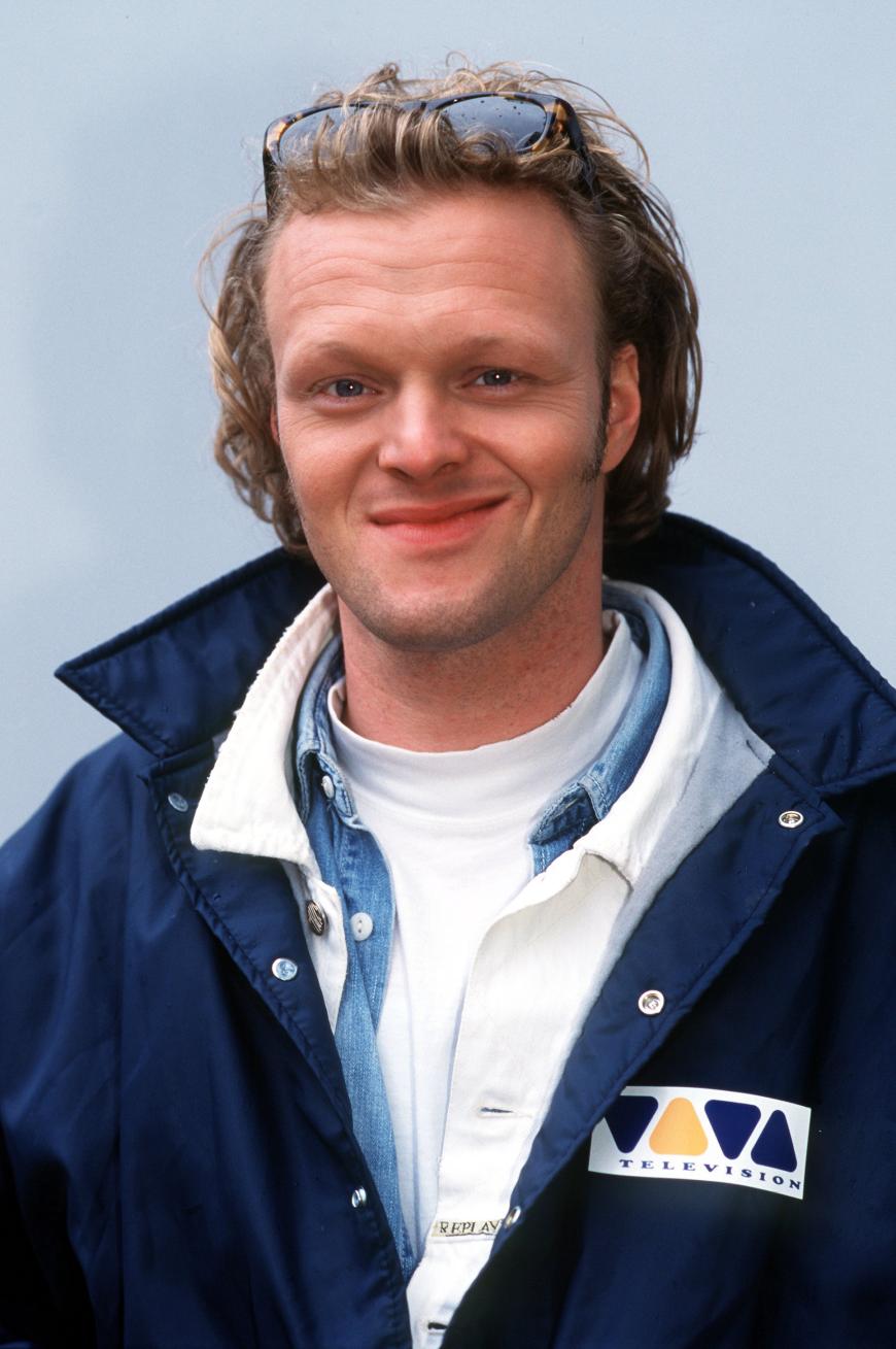 Im November 1993 bot Raab dem Musik-TV-Sender Viva selbstentworfene Programmjingles an. Nach einem Casting wurde ihm die Moderation der Sendung