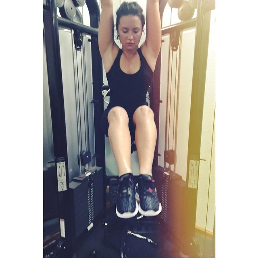 Demi Lovato steht zu ihren Rundungen! Ganz ohne Sport geht es aber auch bei der Sängerin nicht.