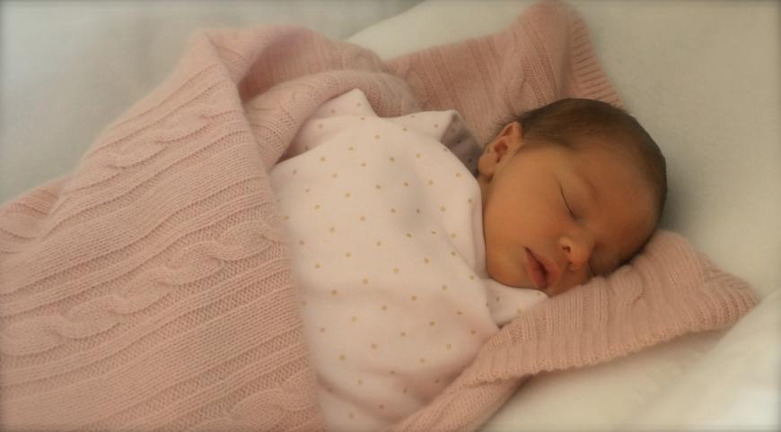 Am 20. Februar 2014 kommt Prinzessin Leonore in New York City zur Welt. Sie ist Fünfte in der schwedischen Thronfolge. Dies ist das erste offizielle Foto von ihr, herausgegeben vom schwedischen Königshaus.