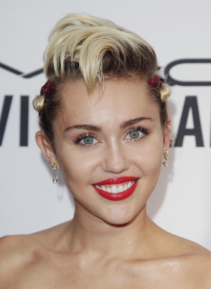 ...die neue, wilde Miley, die Marihuana über alles liebt und in Musikvideos gerne nackig ist.