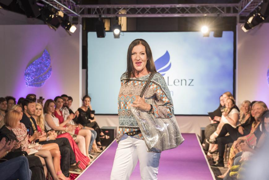 Auch Katy Karrenbauer lief über den Runway und hatte sichtlich Spaß dabei!