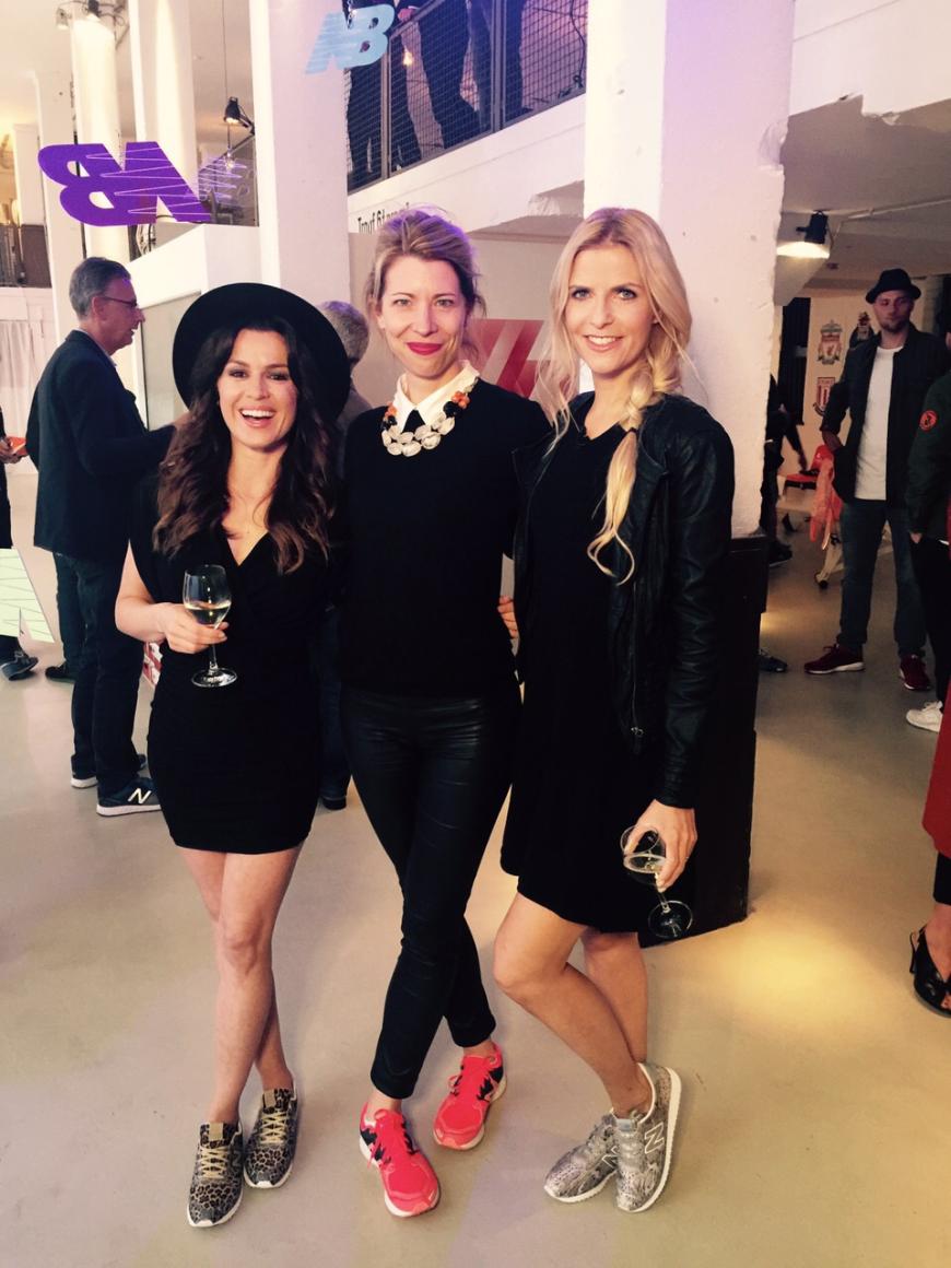 Sneakers sind nicht partytauglich? Von wegen! Natalia Avelon, Kim Lenar und ich beweisen das Gegenteil!