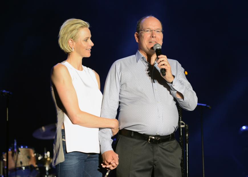 Die Körpersprache sagt alles: Du bist meins! Charlène und Albert von Monaco wurden vor sieben Monaten Eltern der Zwillinge Jacques und Gabriella.