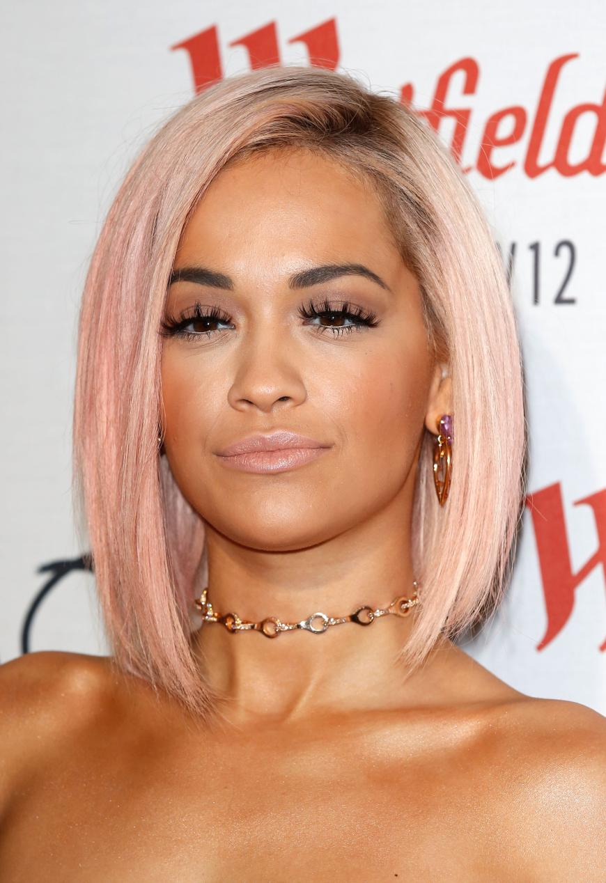 Rita Ora kann den rosafarbenen Barbie-Look durchaus tragen.