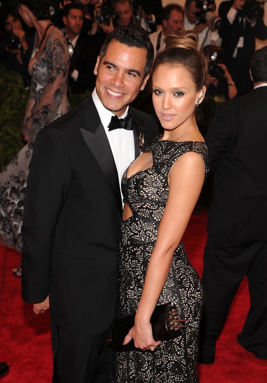 Mit Ehemann Cash Warren bei einer Gala: Jessica elegant in Robe und mit hohem Dutt!