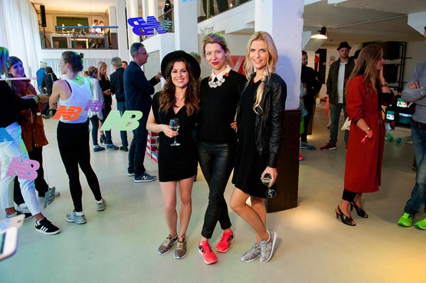 Danach dürfen sich Natalia Avelon, INfashion-Produzentin Kim Lenar und Moderatorin Tanja Bülter aber beim New Balance „Always in Beta