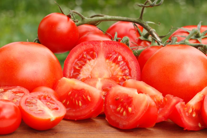 Schützt besonders im Sommer gegen UV-Strahlen: die Tomate