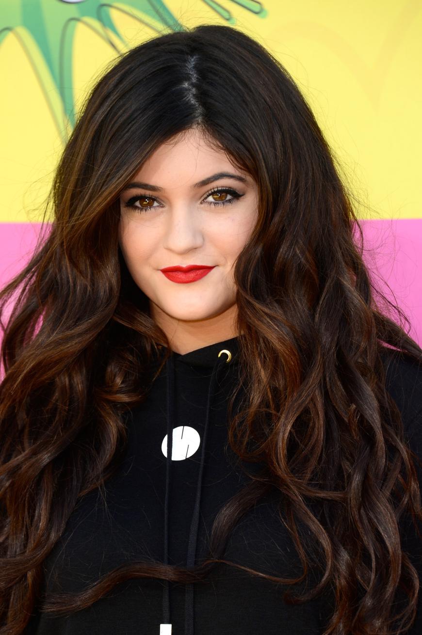 Mit 16 wird Kylie Jenner dann langsam mutiger.