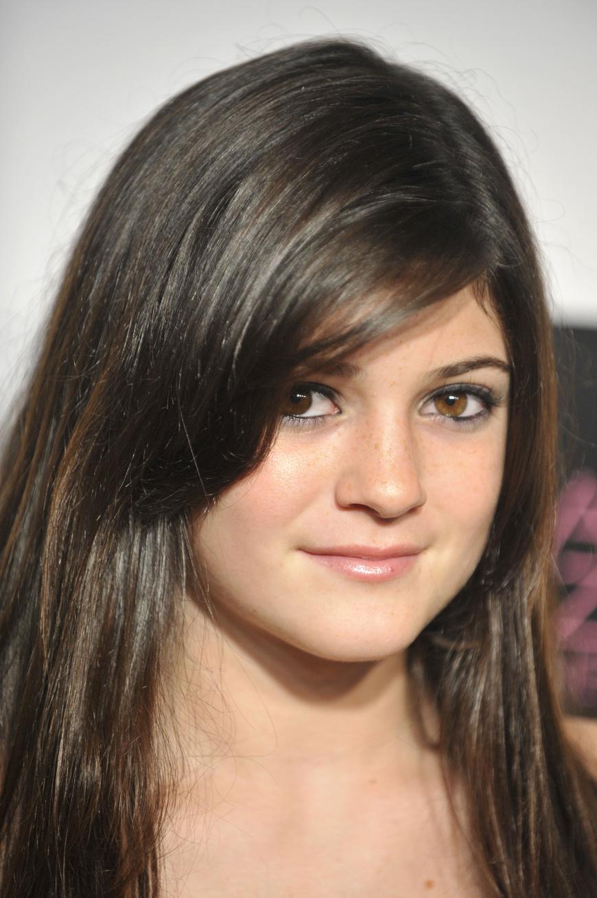 Hier ist Kylie zarte 12 Jahre alt.