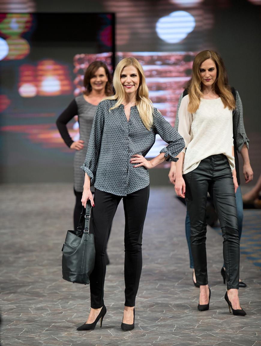 Und gerade als es so richtig anfängt Spaß zu machen über den Catwalk zu laufen, ist die Show auch schon fast wieder vorbei.