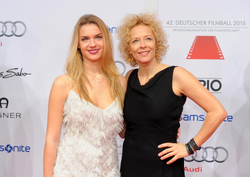 Paula Riemann (22) - Tochter von Katja Riemann und Peter Sattmann