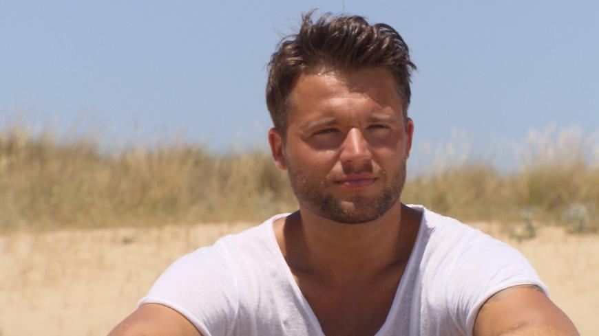 Alex ist zwar nicht der Auserwählte, kann sich jetzt vor Angeboten allerdings kaum retten ...