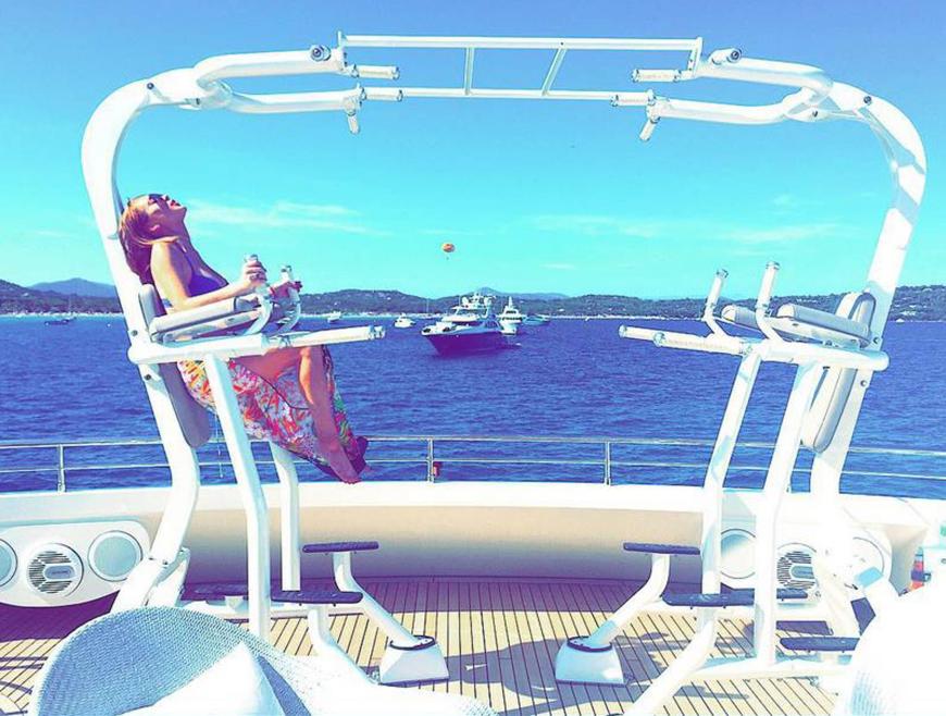 Workout im Urlaub! Bei dieser traumhaften Kulisse fallen Lindsay Lohan die Übungen mit Sicherheit nur noch halb so schwer.