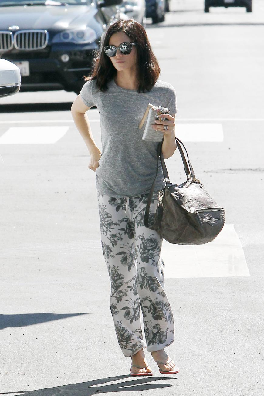 Jenna Dewan-Tatum im lässigen Pyjama.