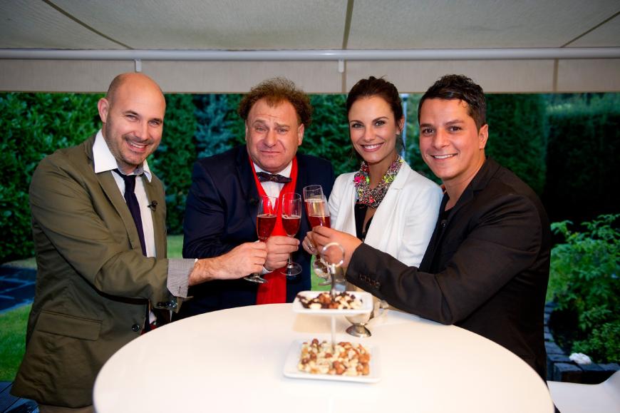 Dieses Mal sind bei "Das perfekte Promi Dinner - Mieten, kaufen, wohnen-Spezial" Oliver Mösch (v.l.), Salvatore Russello, Simone Voss und Ghanem Ghezal dabei.