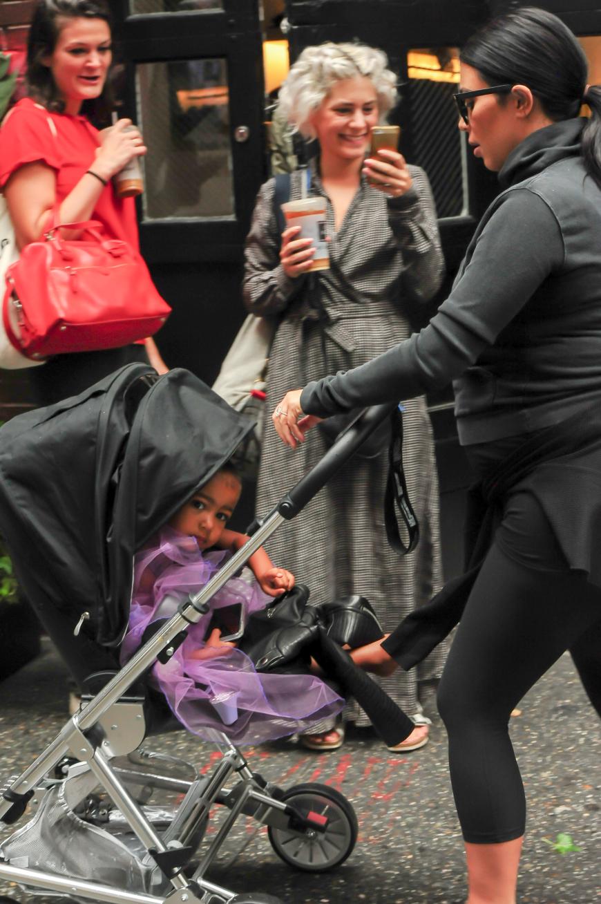 Wie es sich gehört für eine echte Prinzessin wird North durch New York kutschiert.