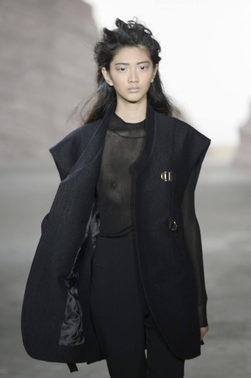 Maiyet traut sich was und zeigt ein transparentes Top ohne etwas darunter!