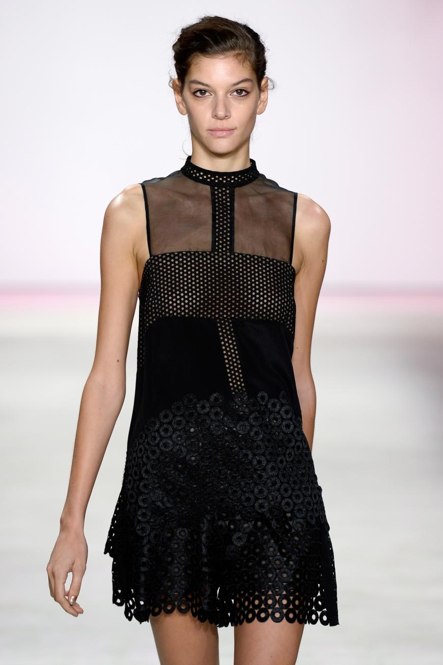 Mit verschiedenen Mesh-Materialien spielt man bei Lela Rose.
