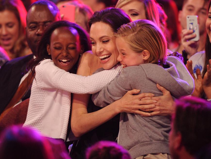 Sie liebt ihre Kinder über alles: Angelina Jolie mit Zahara (l.) und Shiloh (r.)