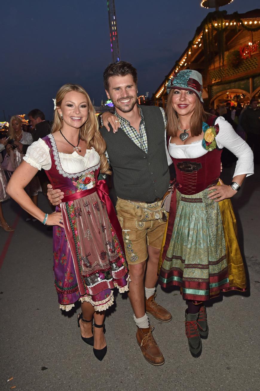 Zwei fesche Madls hatte Thore Schölermann im Arm: Freundin Jana Julia Kilka und Schauspielerin Simone Thomalla, die ein Dirndl in satten Herbstfarben trug.